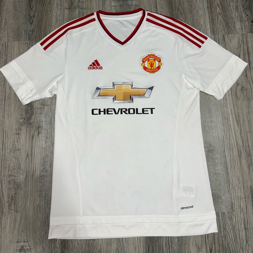 Manchester United 2015 away jersey size medium